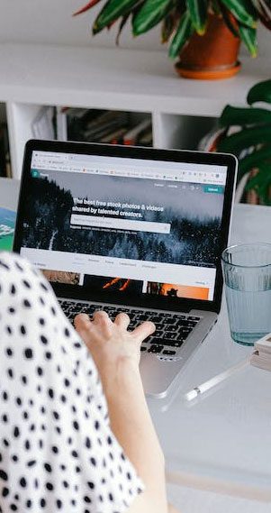 Grey Circles Communication